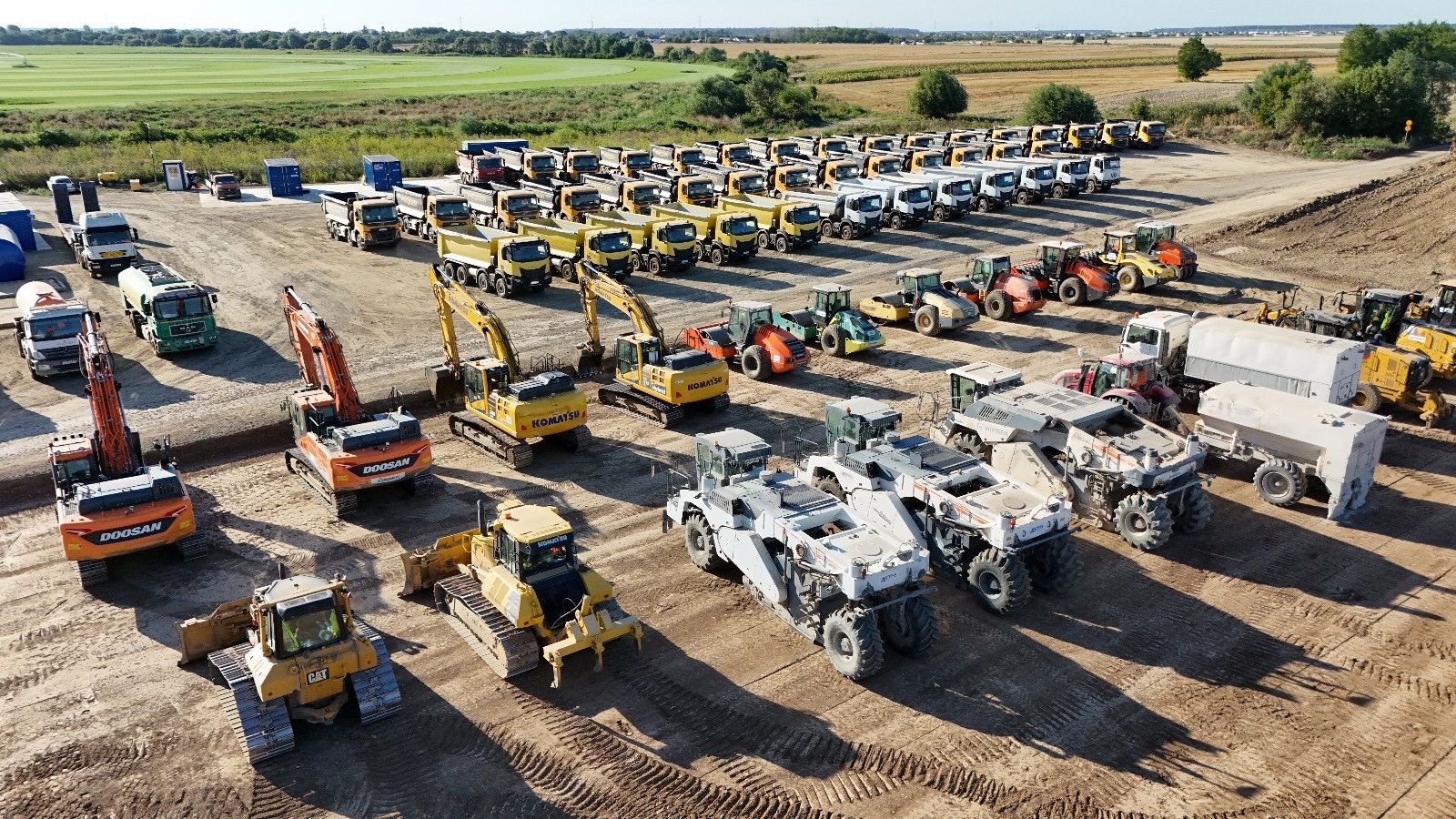 Construction fleet mobilized on the A0 North Lot 1 site