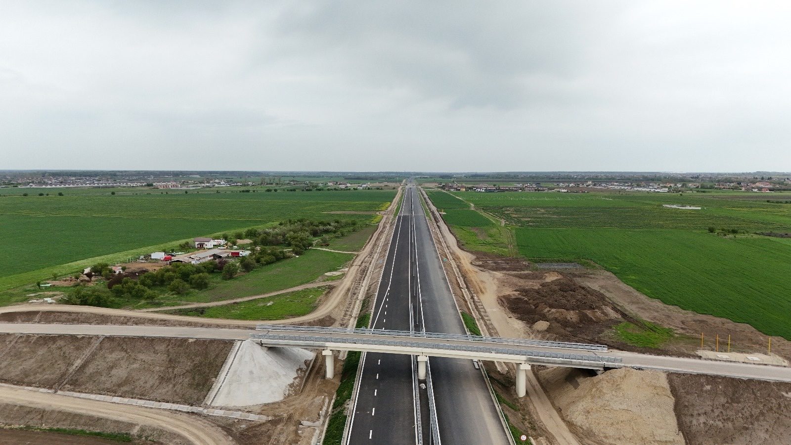 Overpass on the A0 South Lot 3 section